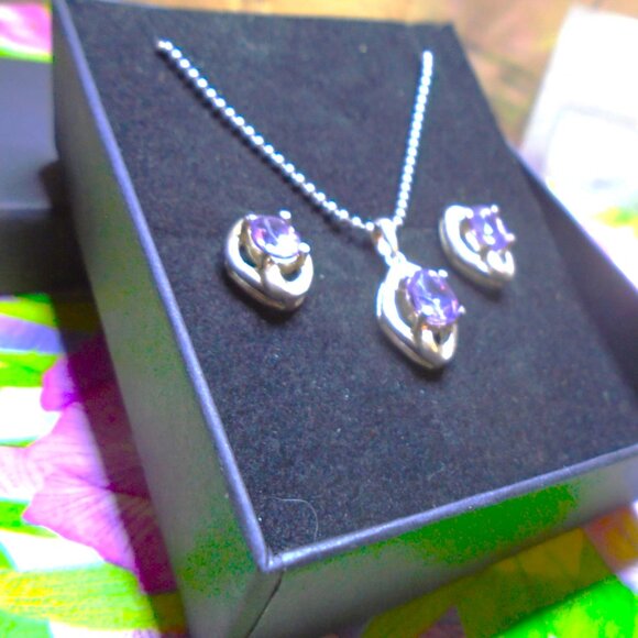 925 sterling silver and faceted Natural Amethyst Necklace and Stud Earring Set - Picture 8 of 11